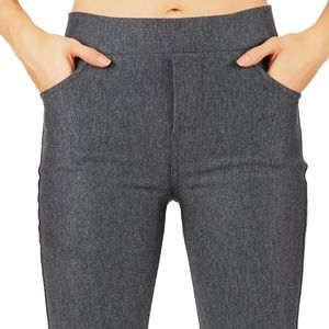 Ponte Knit Slim Fit Capri Pull-Up Style Leggings